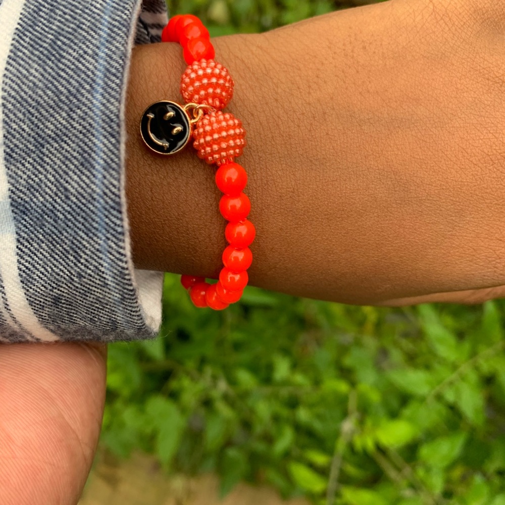 Smiley stretch beaded bracelet